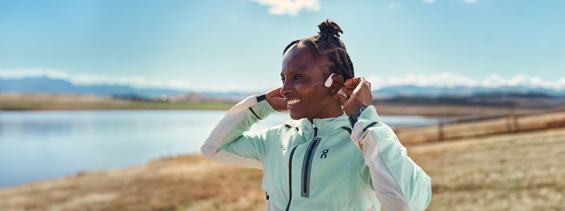 Hellen Obiri wearing Shokz Australia